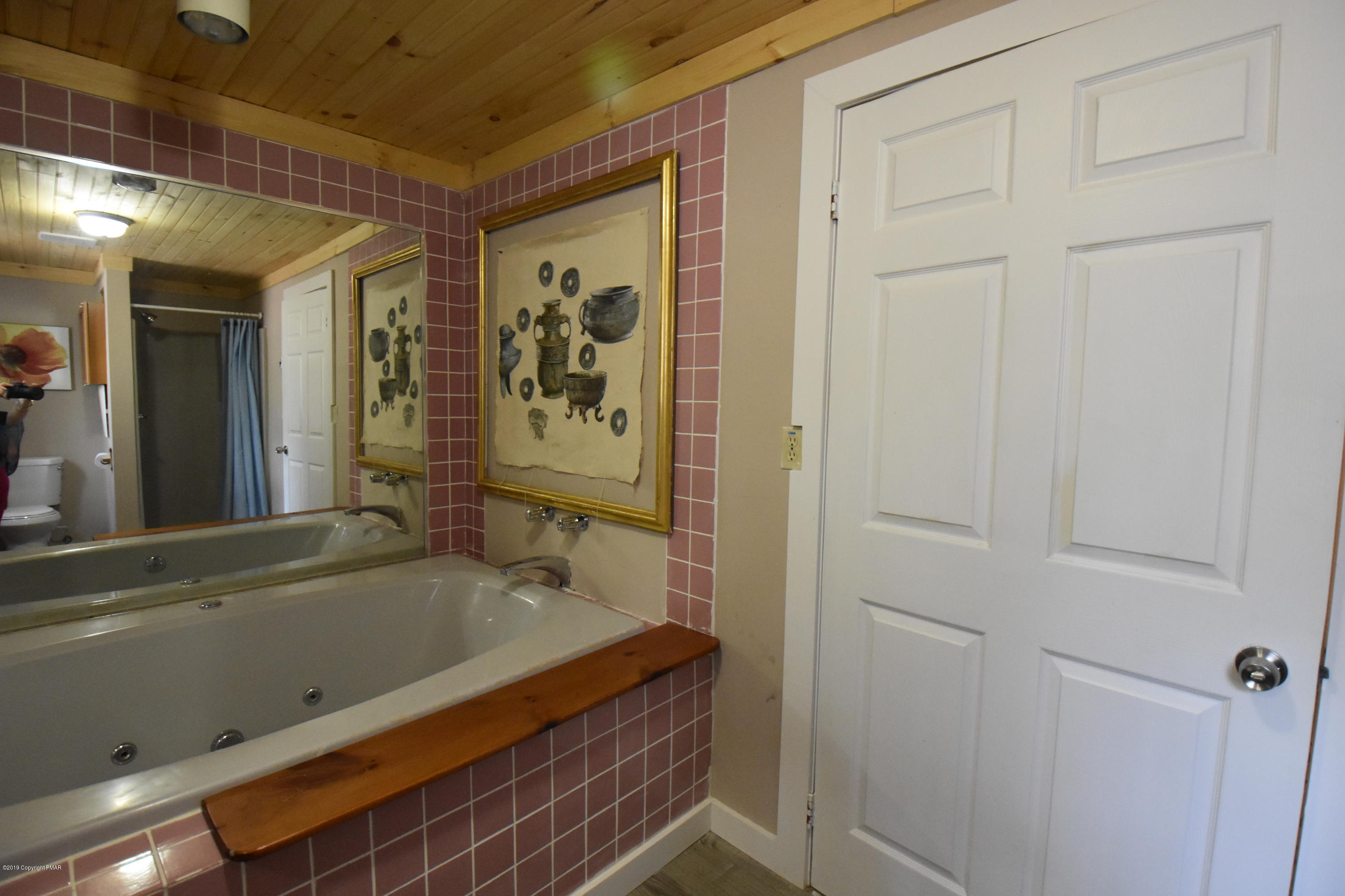 639 South Turnpike Road Newfoundland, PA 18445 - Photo 25 of 31 jacuzzi tub on 1st floor