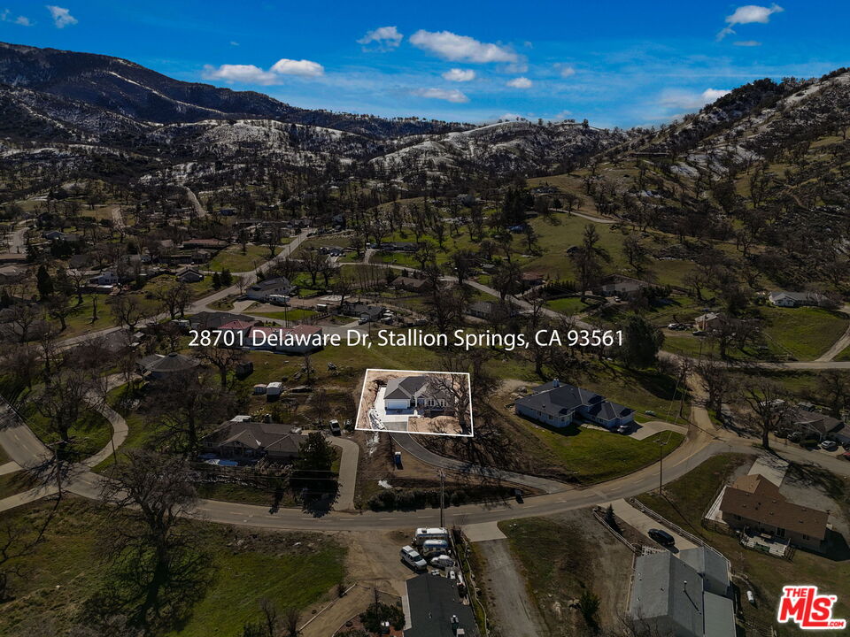 28701 Delaware Drive Tehachapi, CA 93561 - Photo 3 of 15 a view of a terrace