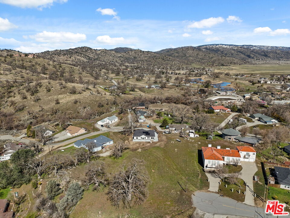 28701 Delaware Drive Tehachapi, CA 93561 - Photo 4 of 15 a view of city and mountain