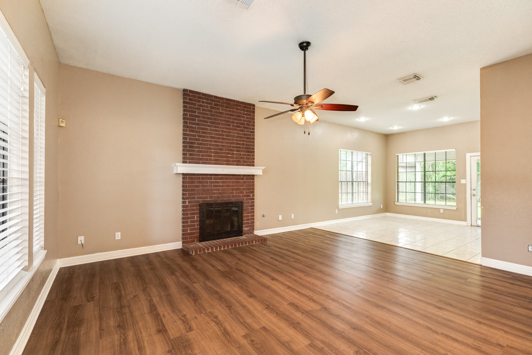 224 North Ranch House Road Angleton, TX 77515 - Photo 7 of 30