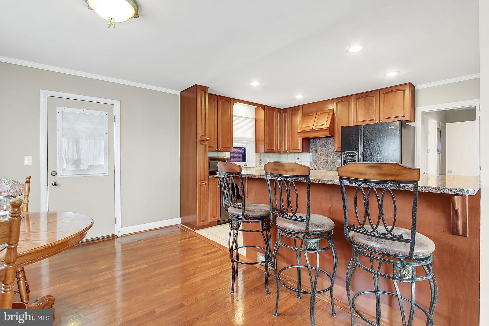 2436 Lakewood Road Baltimore, MD 21234 - Photo 11 of 31 Enjoy your meal at the table or kitchen island!