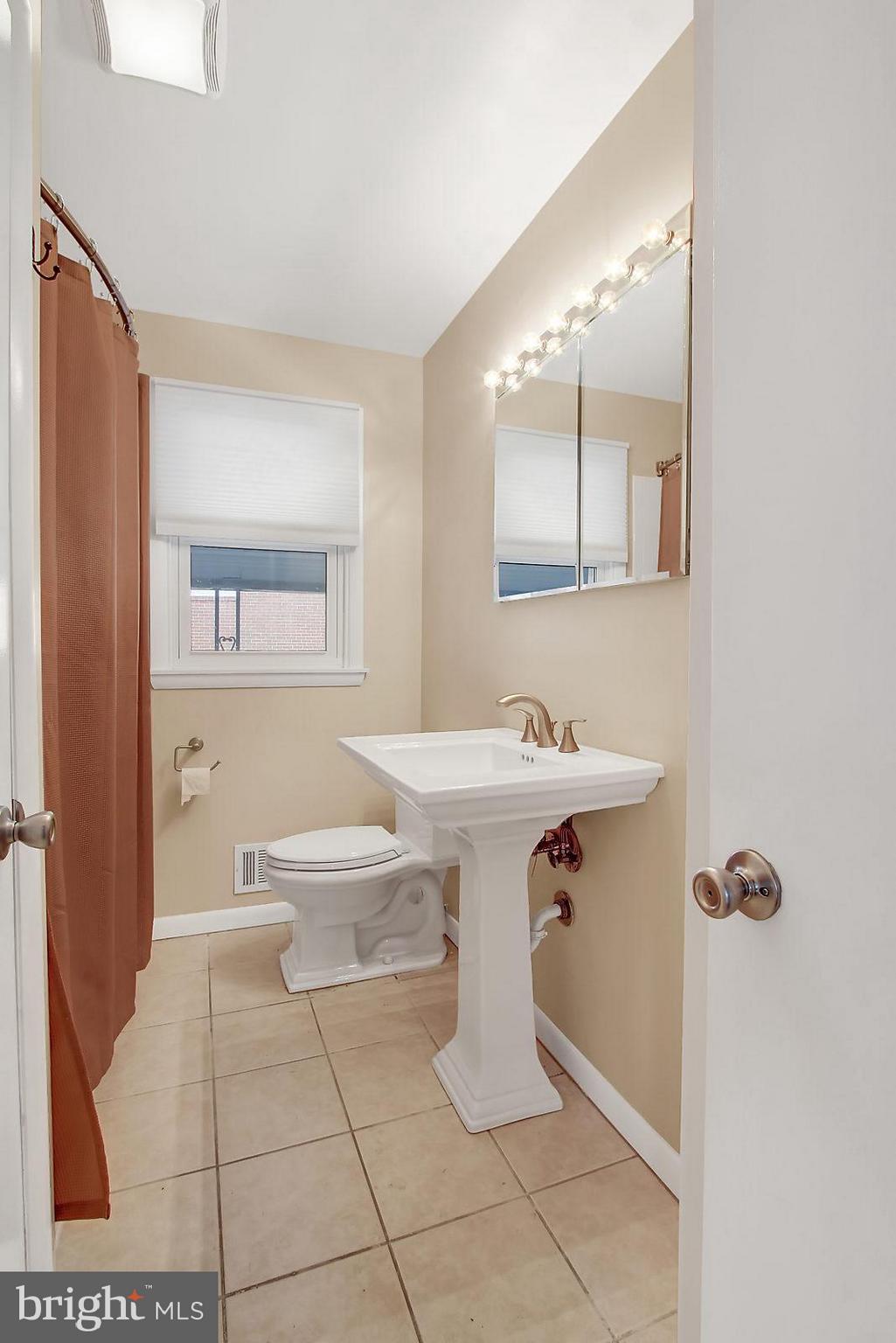 2436 Lakewood Road Baltimore, MD 21234 - Photo 20 of 31 Beautiful updated full bathroom with ceramic tile!