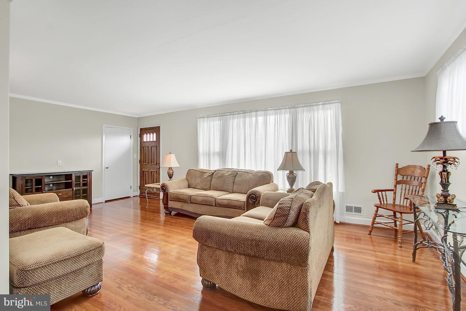 2436 Lakewood Road Baltimore, MD 21234 - Photo 9 of 31 Tons of space to entertain!