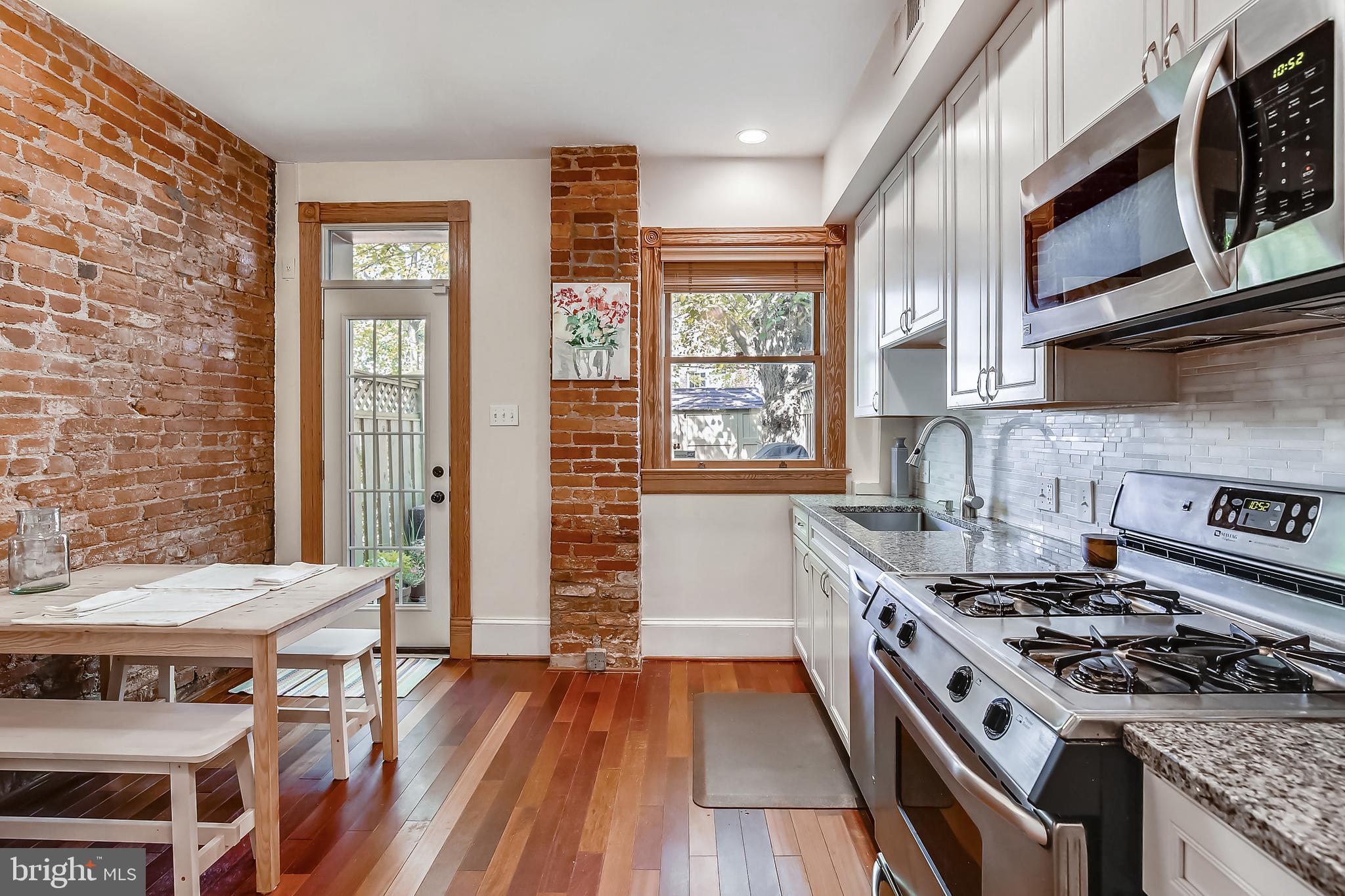 334 14th Street Northeast Washington, DC 20002 - Photo 8 of 30 Table space!