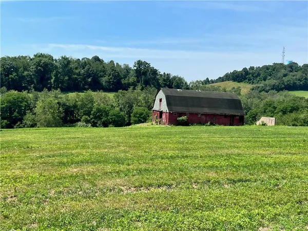 $855,000 | 312 Vance Drive, Burgettstown, PA 15021