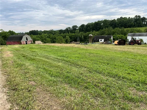 $855,000 | 312 Vance Drive, Burgettstown, PA 15021