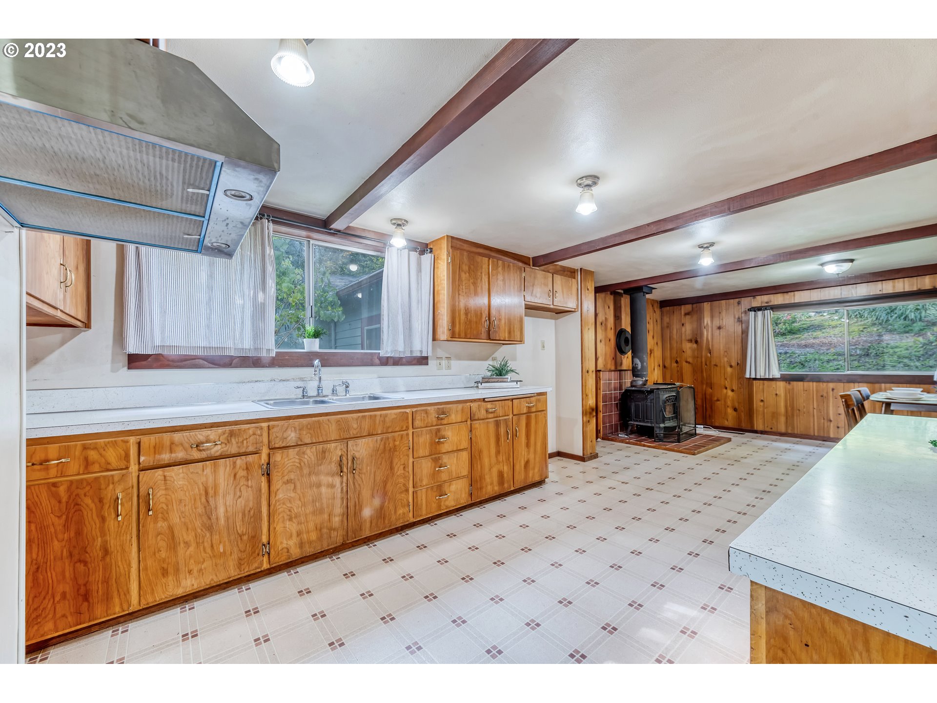 93030 Applegate Trail Cheshire, OR 97419 - Photo 12 of 44 Gallery Image 12