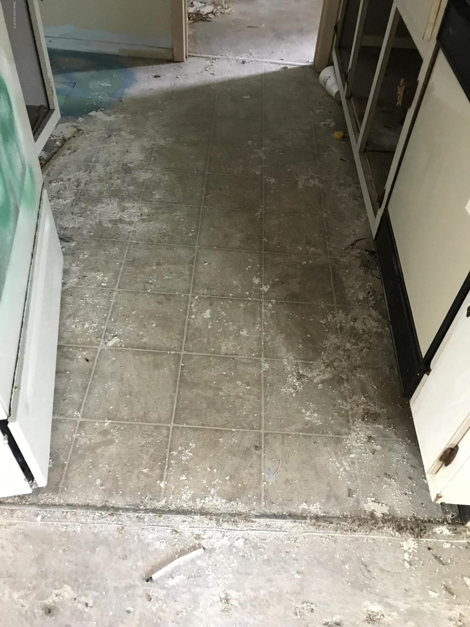 2820 Lancaster Road Melbourne, FL 32935 - Photo 14 of 30 Kitchen floor