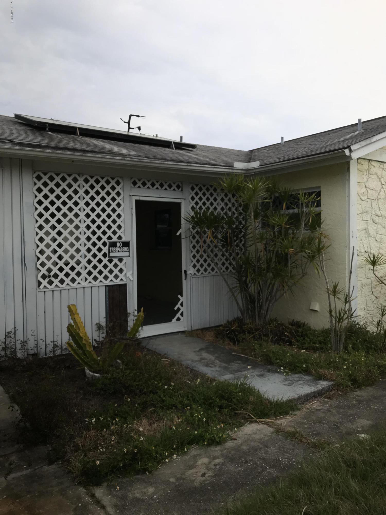 2820 Lancaster Road Melbourne, FL 32935 - Photo 22 of 30 Front entrance to breezeway