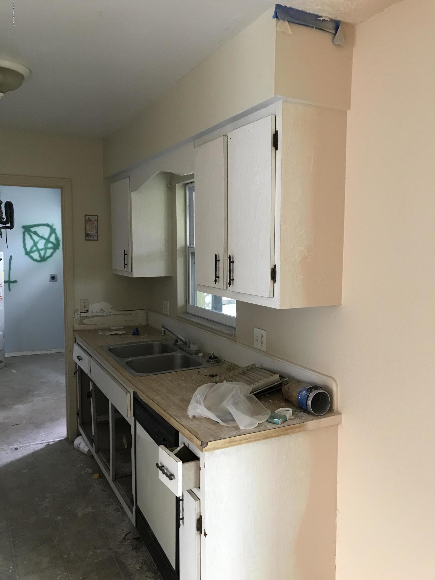 2820 Lancaster Road Melbourne, FL 32935 - Photo 9 of 30 Kitchen