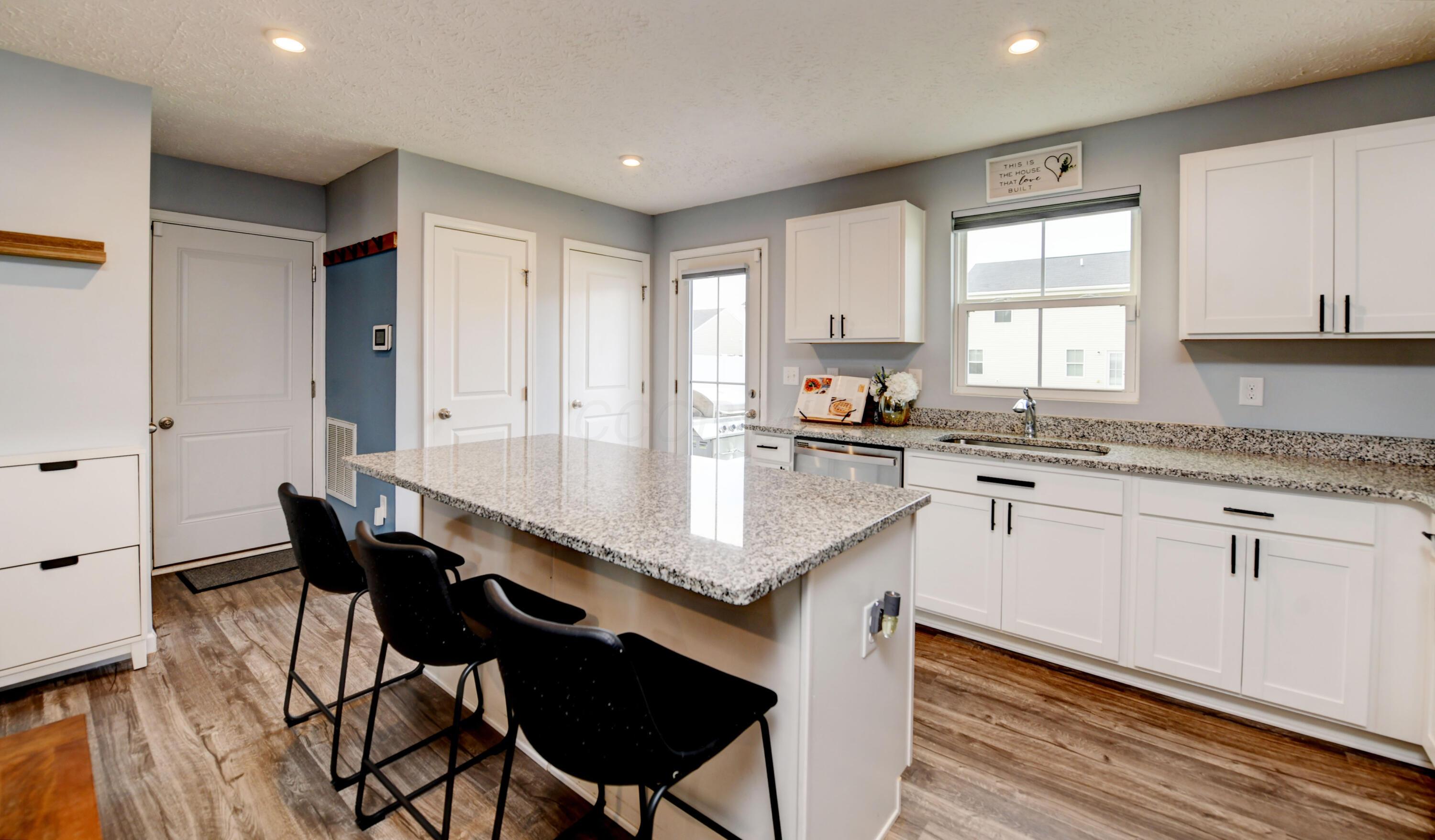 4297 Salt Spring Lane Columbus, OH 43207 - Photo 11 of 34 Kitchen