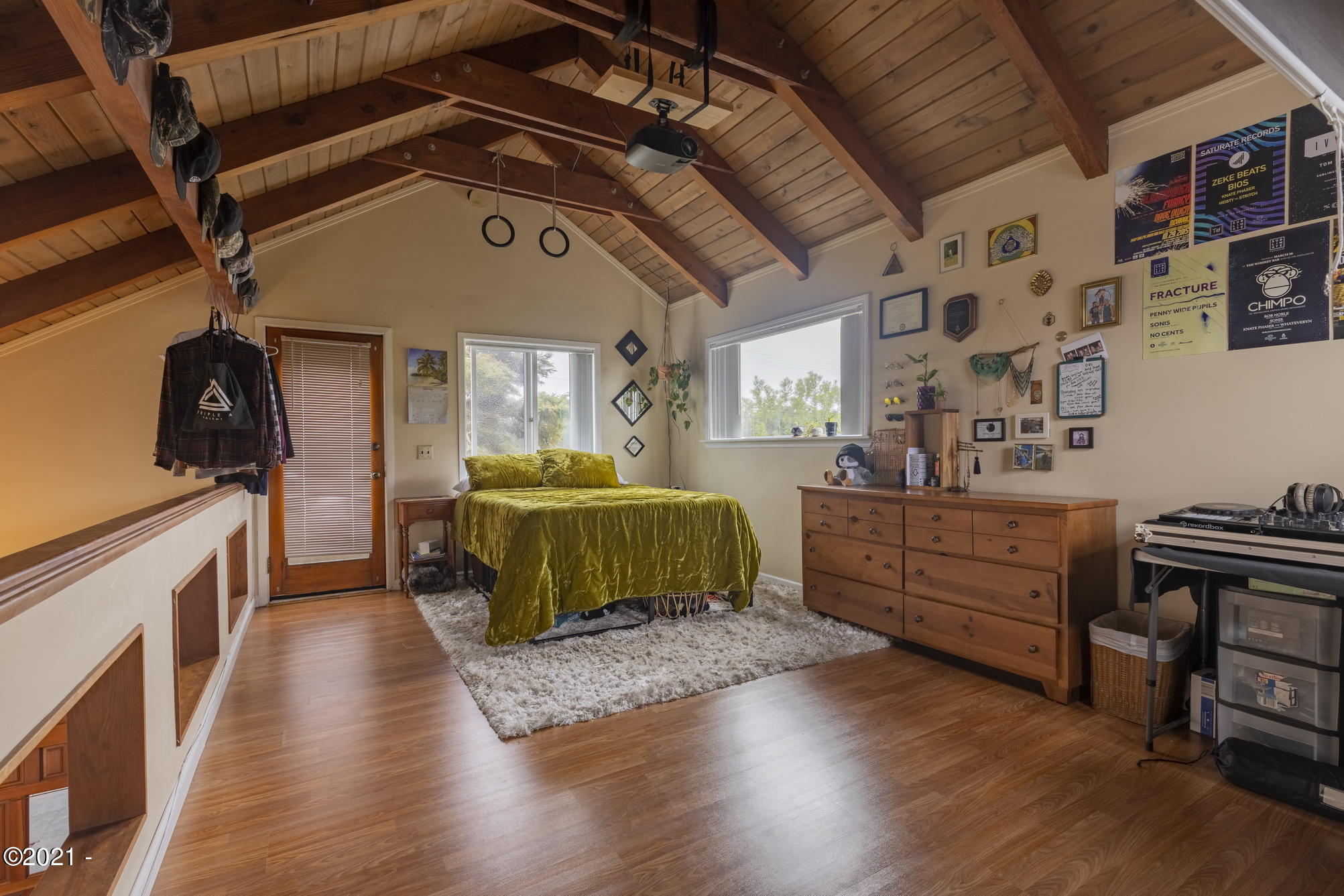 737 Southwest Government Street Newport, OR 97365 - Photo 17 of 28 731 Loft Bedroom