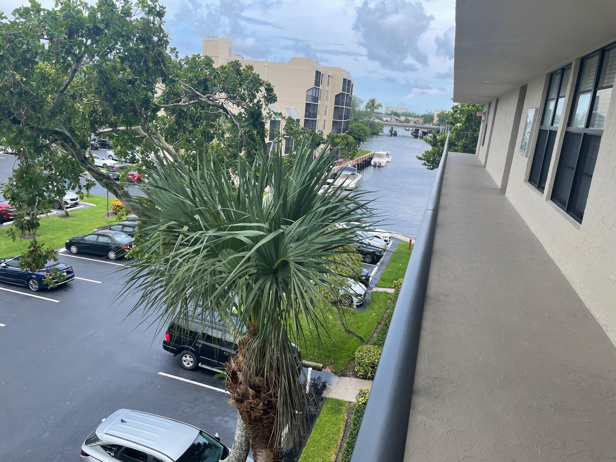 9 Royal Palm Way, Unit 405 Boca Raton, FL 33432 - Photo 4 of 8 CATWALK VIEW