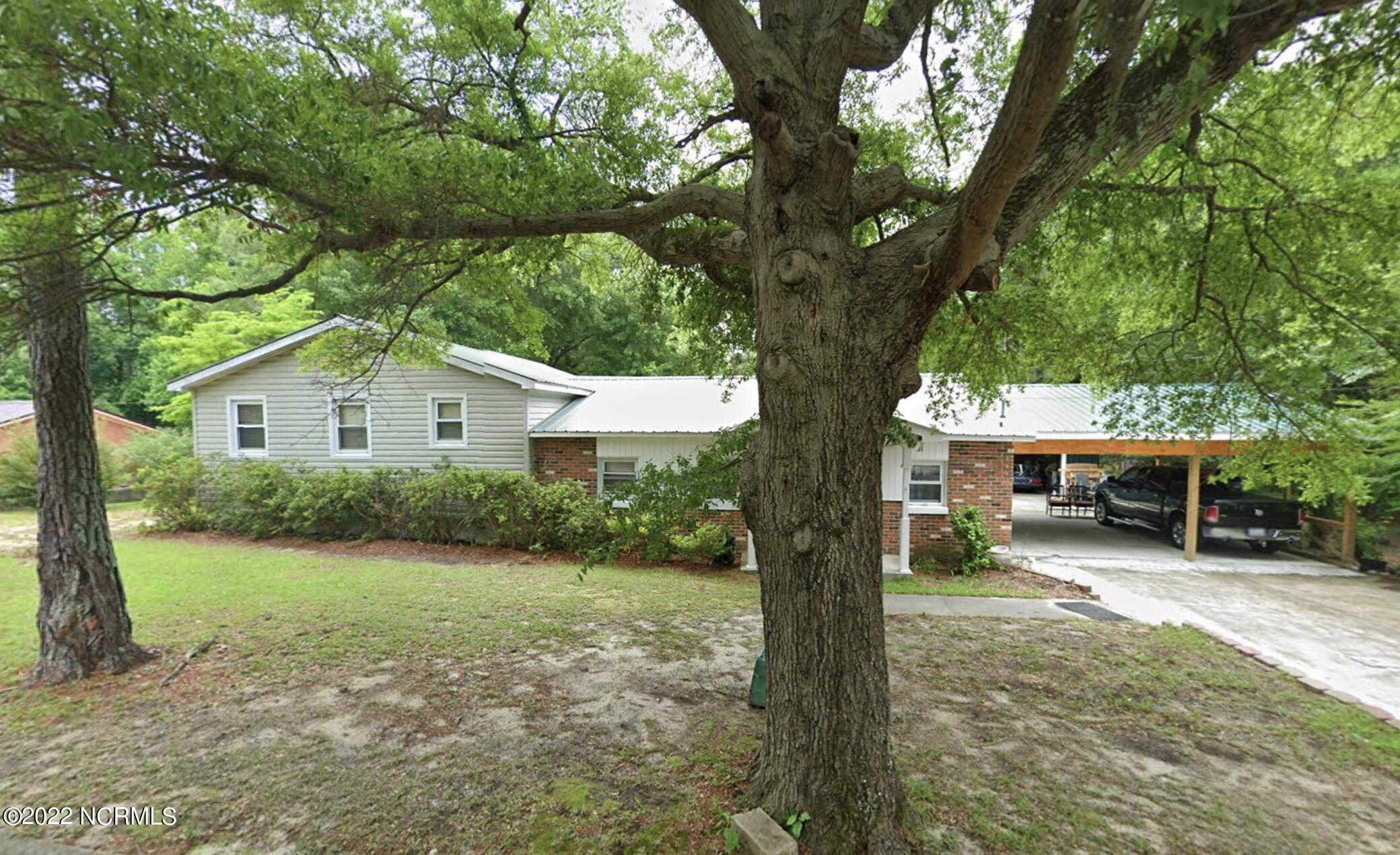 924 West Vermont Avenue, Southern Pines, NC 28387 Compass