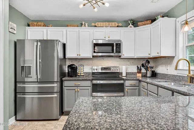 $304,900 | 401 Savannah Drive, Jacksonville, NC 28546