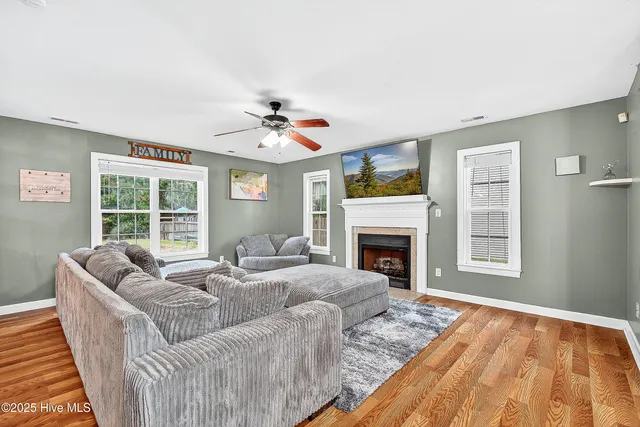 $304,900 | 401 Savannah Drive, Jacksonville, NC 28546