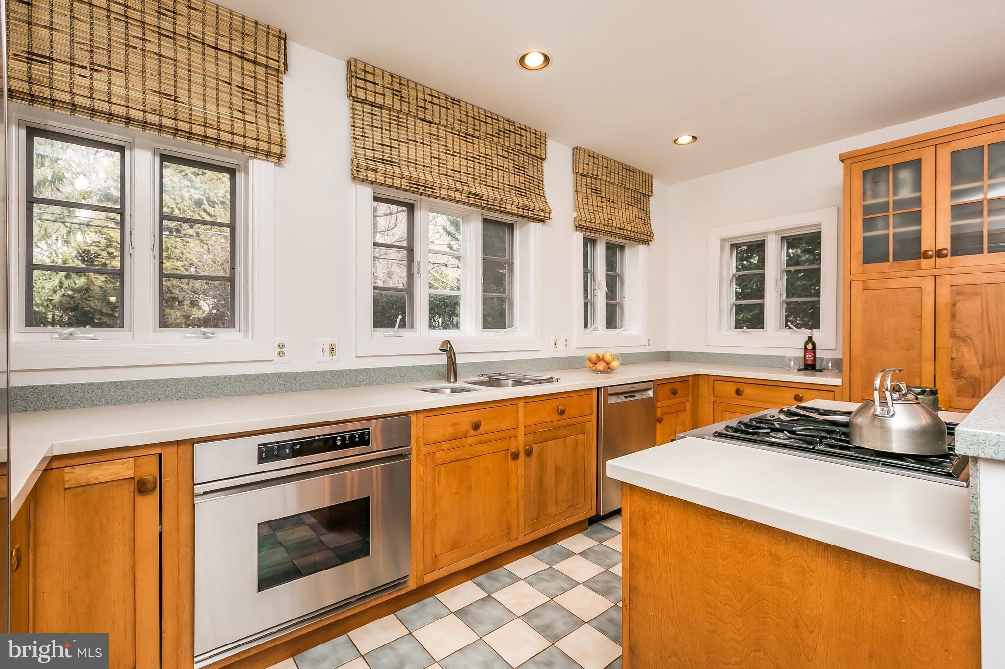 8 Englewood Road Baltimore, MD 21210 - Photo 12 of 29 Kitchen