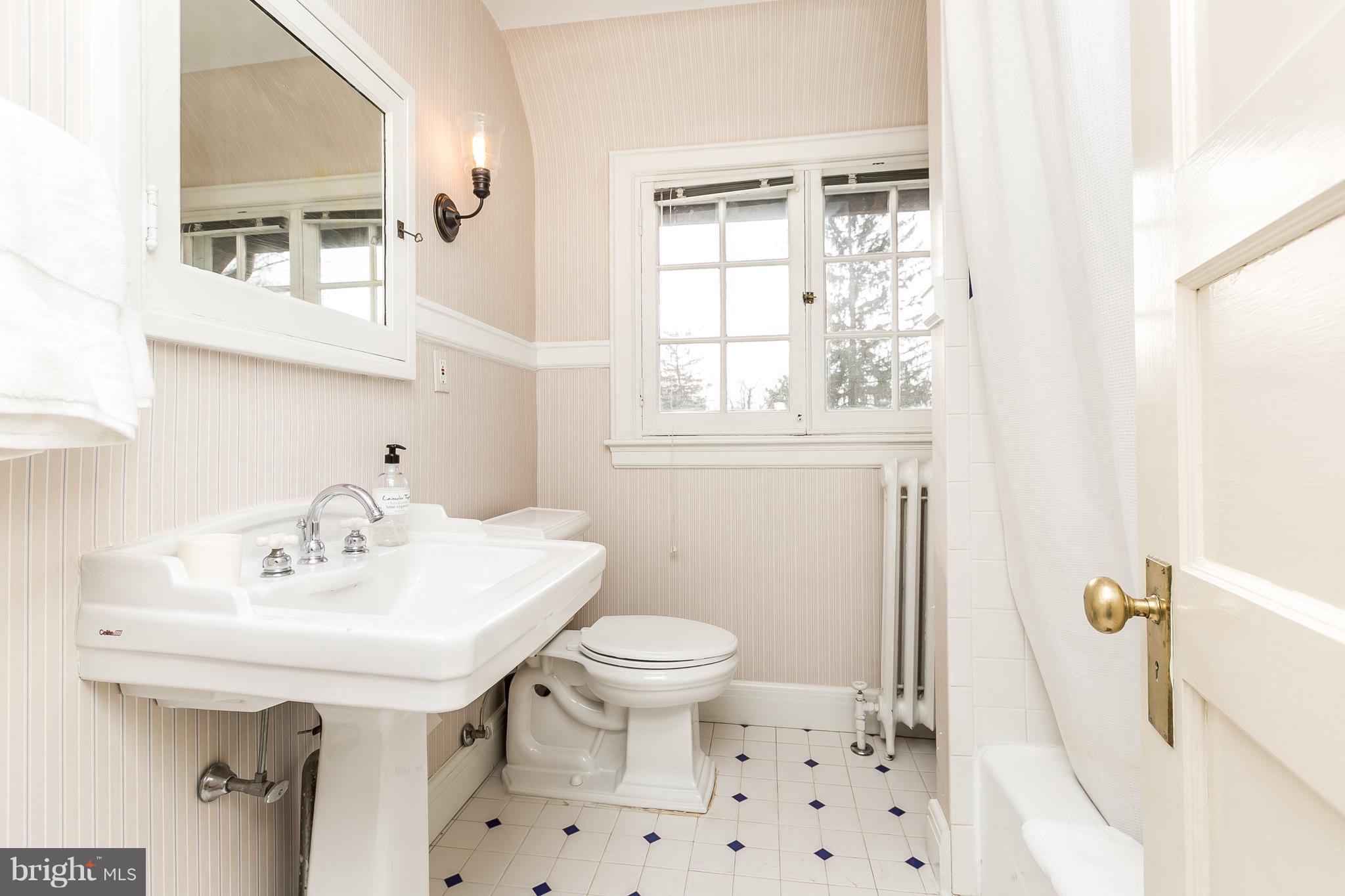 8 Englewood Road Baltimore, MD 21210 - Photo 19 of 29 Bath