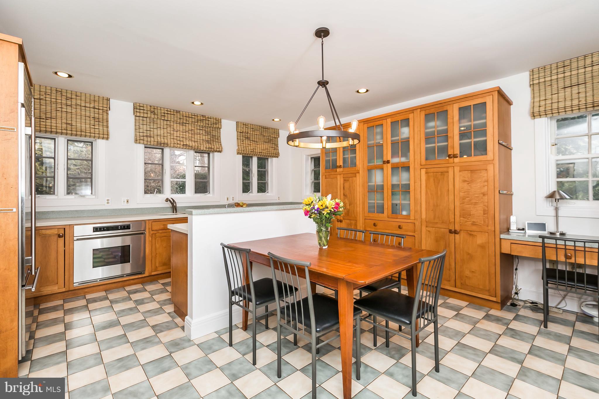 8 Englewood Road Baltimore, MD 21210 - Photo 10 of 29 Kitchen