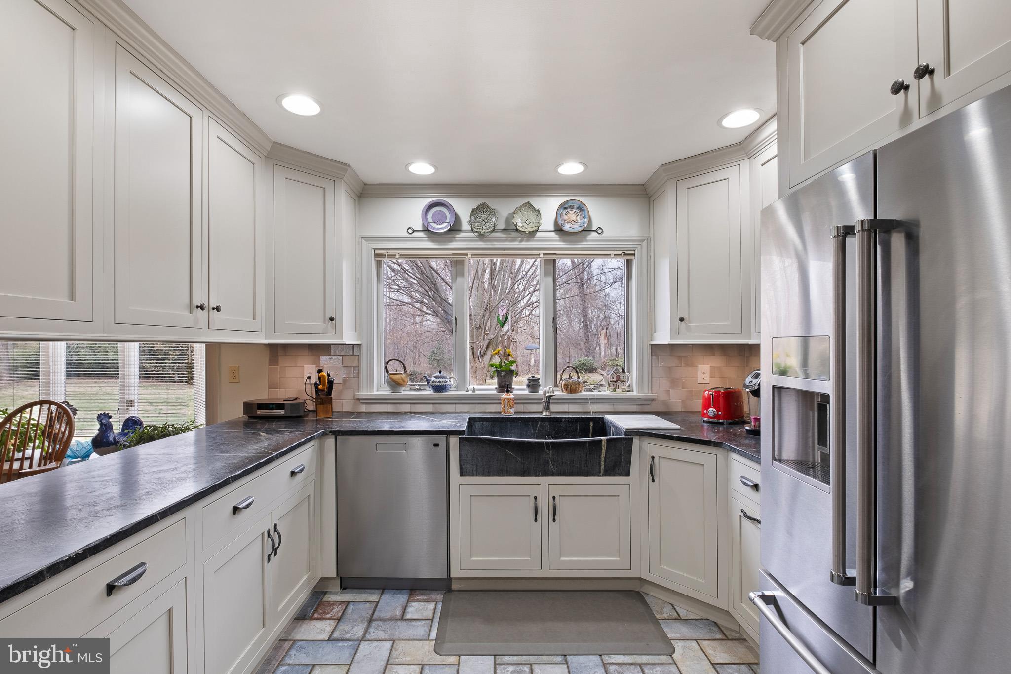 185 Riverside Drive Elkton, MD 21921 - Photo 10 of 54 Kitchen with soapstone countertops