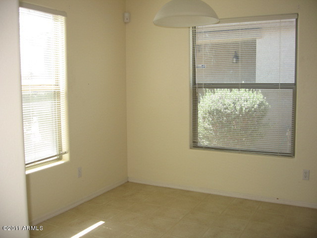 43852 West Cowpath Road Maricopa, AZ 85138 - Photo 3 of 21 023-277156-Nook