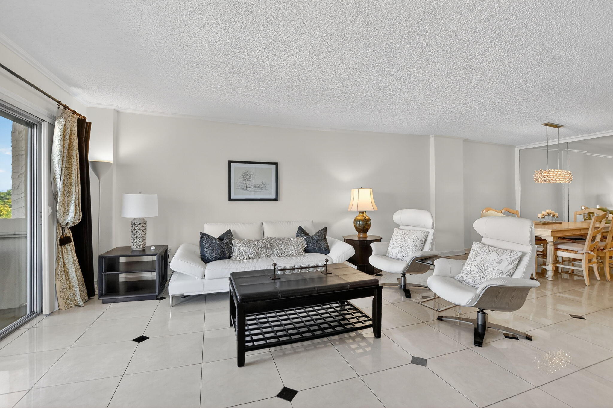 951 De Soto Road, Unit 427 Boca Raton, FL 33432 - Photo 11 of 50 a living room with furniture and a lamp
