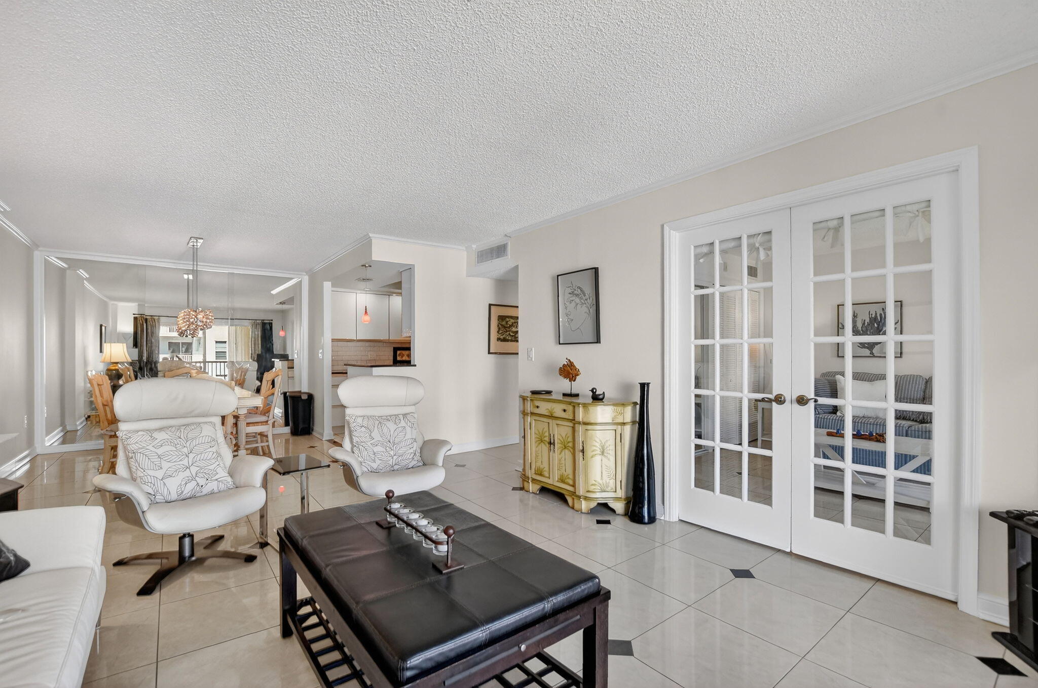 951 De Soto Road, Unit 427 Boca Raton, FL 33432 - Photo 13 of 50 a living room with furniture