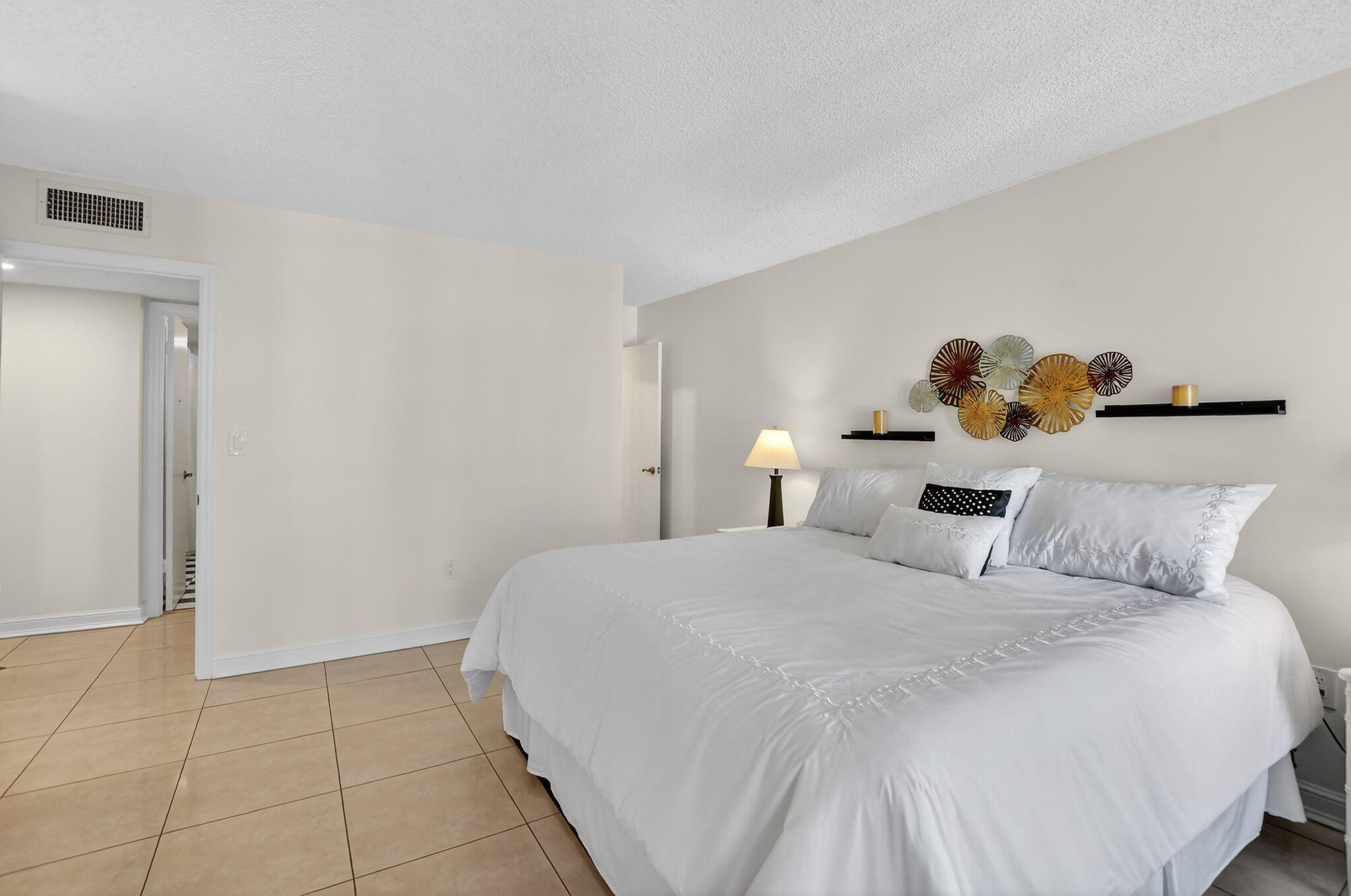 951 De Soto Road, Unit 427 Boca Raton, FL 33432 - Photo 25 of 50 a bedroom with a bed and a painting on the wall