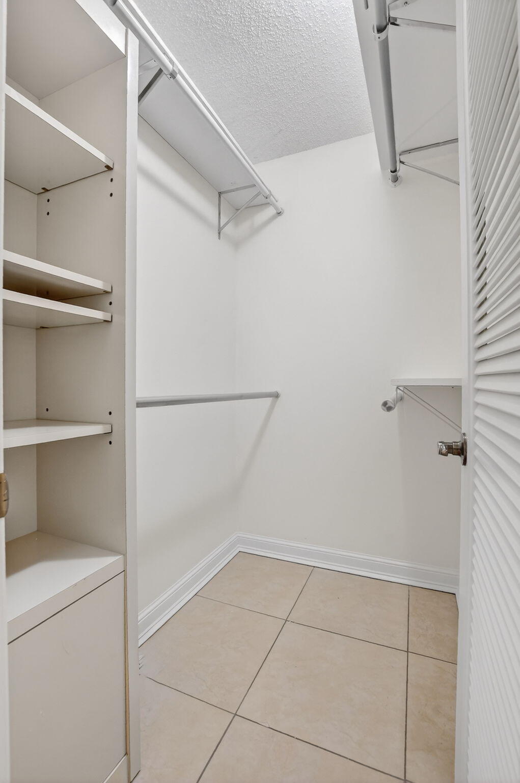 951 De Soto Road, Unit 427 Boca Raton, FL 33432 - Photo 30 of 50 a view of an empty walk in closet