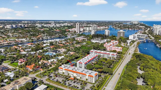 a view of roof with sitting area