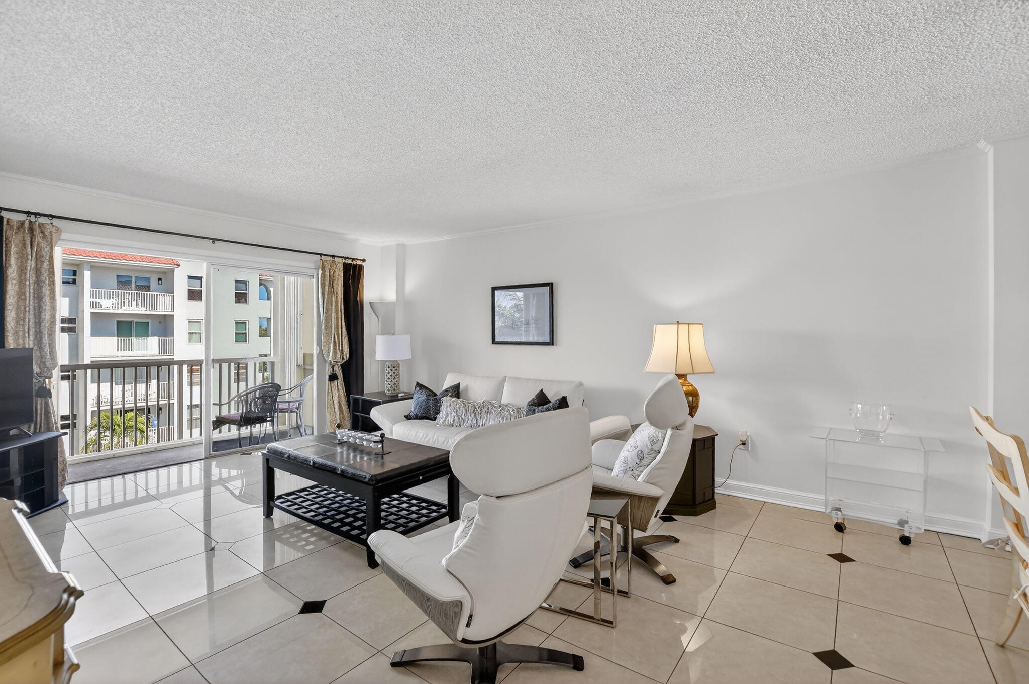 951 De Soto Road, Unit 427 Boca Raton, FL 33432 - Photo 8 of 50 a living room with furniture and a window