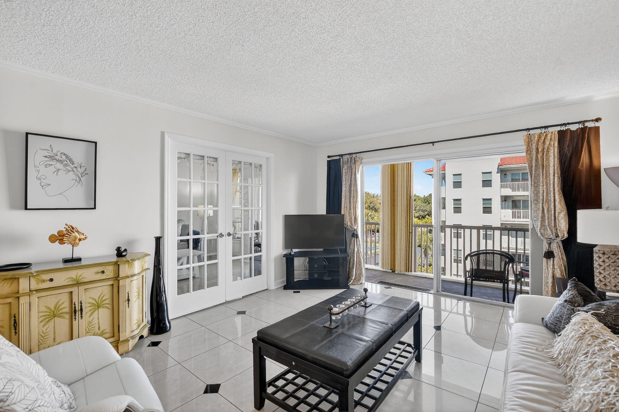 951 De Soto Road, Unit 427 Boca Raton, FL 33432 - Photo 9 of 50 a living room with furniture and a flat screen tv