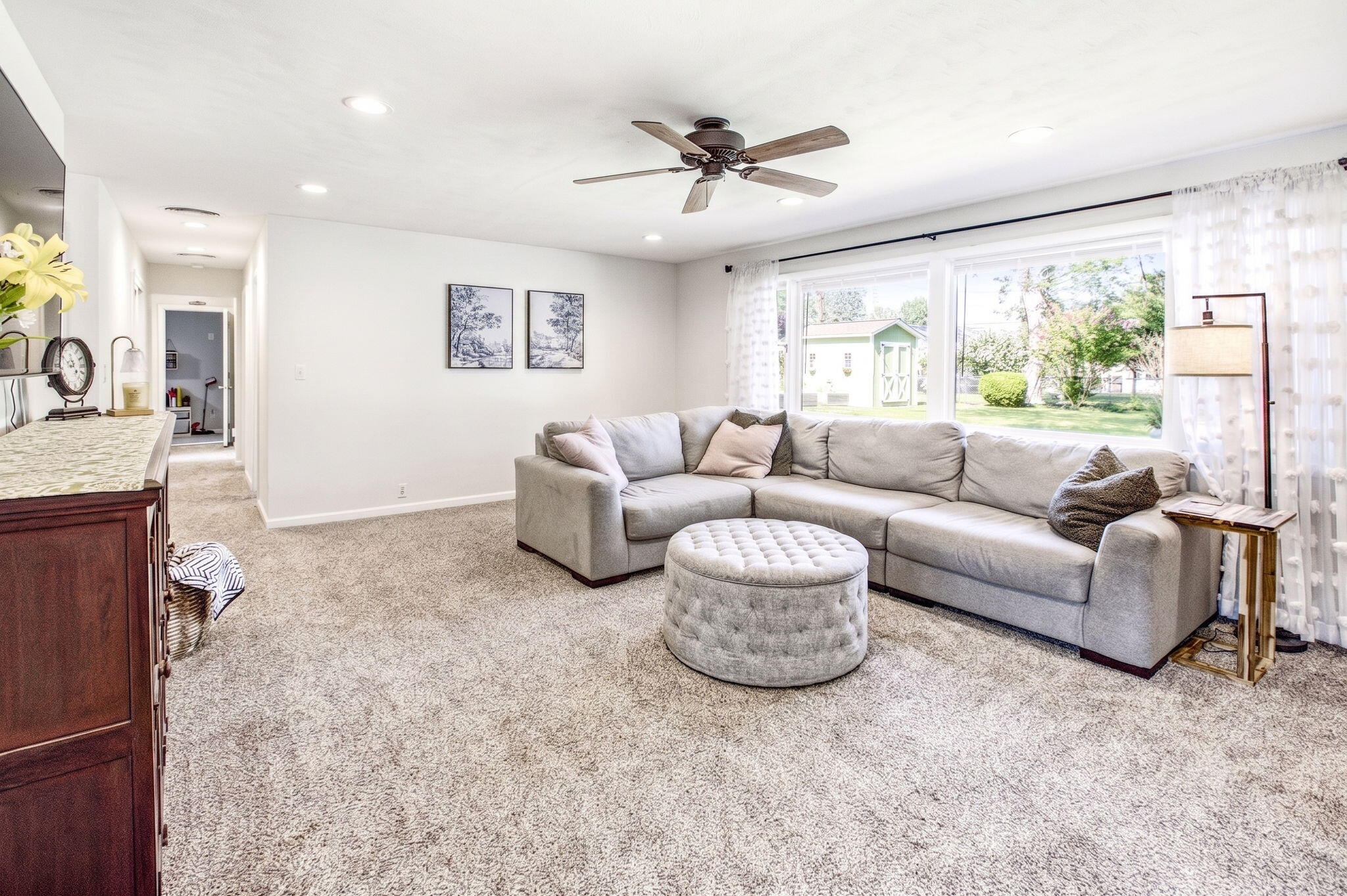 2813 East Hanley Road St. Joseph, MI 49085 - Photo 10 of 31 Living room