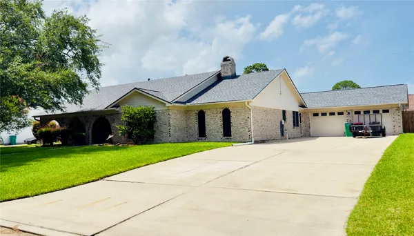 $325,000 | 4804 Country Club View, Baytown, TX 77521