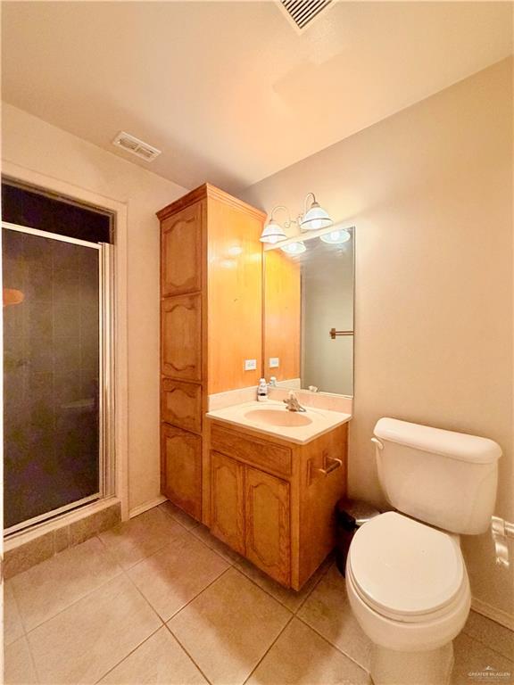 20724 North Fm 493 Road Edcouch, TX 78538 - Photo 17 of 20 a bathroom with a toilet sink and mirror