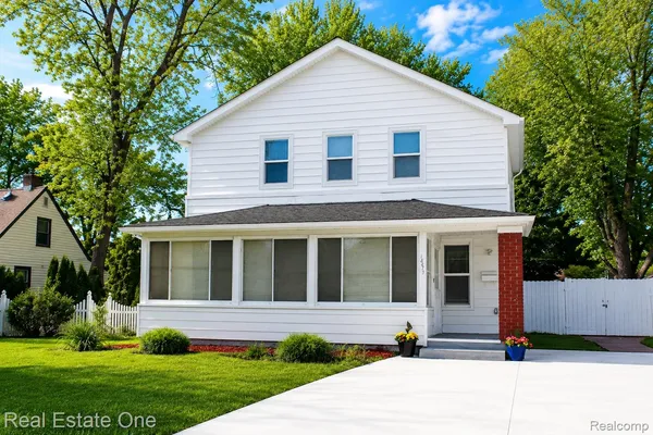 $289,900 | 18475 Hazelwood Street, Roseville, MI 48066