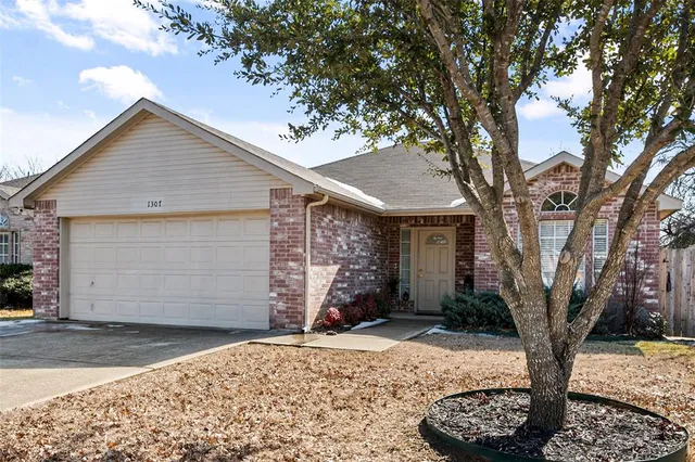 $269,900 | 1307 Hidden Oaks Drive, Mansfield, TX 76063