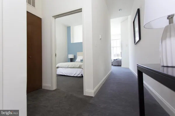$1,925 | 2121-41 Market Street, Unit 701, Philadelphia, PA 19103