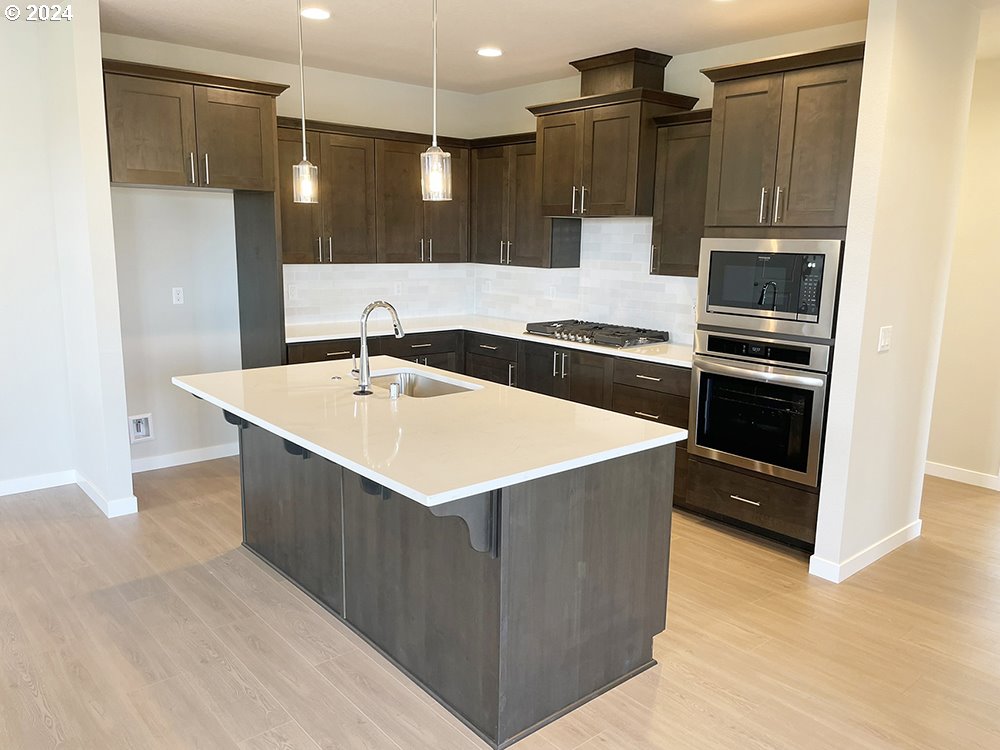 8728 North 3rd Street Ridgefield, WA 98642 - Photo 3 of 33