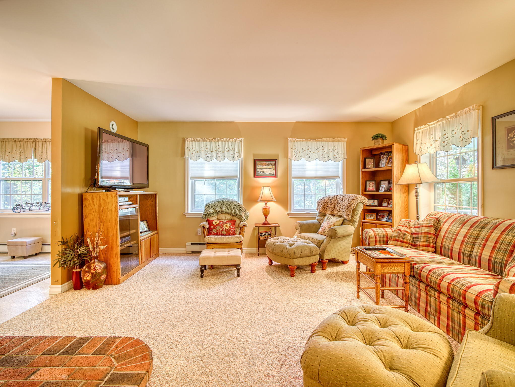 10 Hearn Road Scarborough, ME 04074 - Photo 18 of 37 Living Room