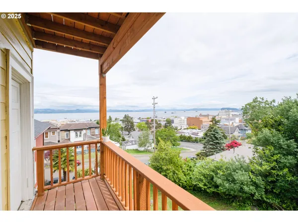 $650,000 | 640 8th Street, Astoria, OR 97103