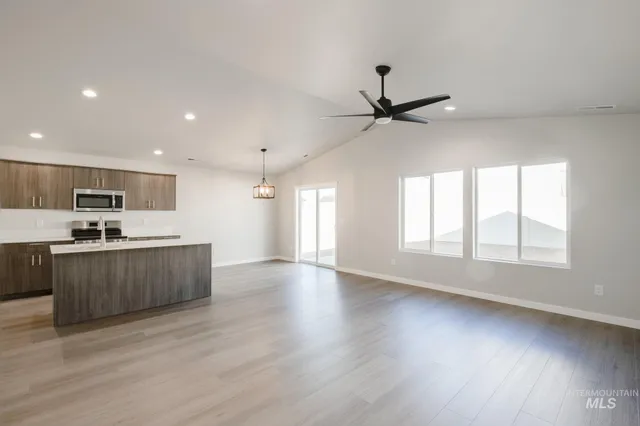 $379,990 | 728 Strike Eagle Street, Mountain Home, ID 83647