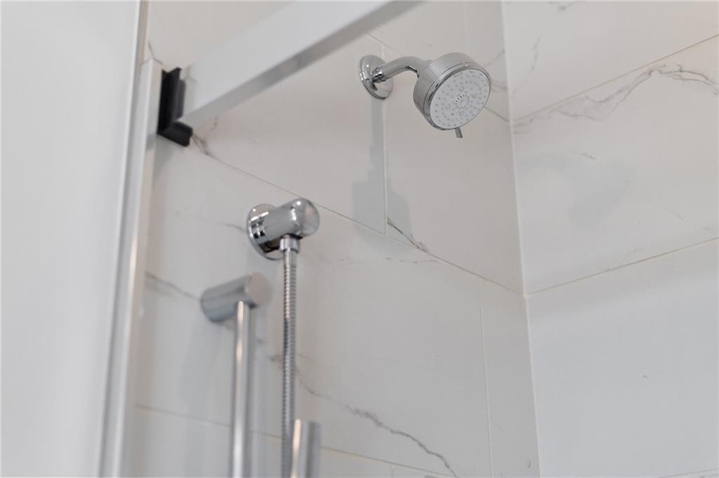 350 Oliver Avenue, Unit 1605 Pittsburgh, PA 15222 - Photo 17 of 40 a bathroom with a shower