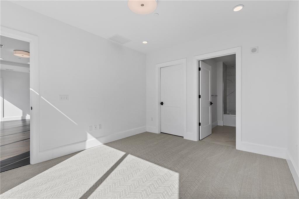 350 Oliver Avenue, Unit 1605 Pittsburgh, PA 15222 - Photo 18 of 40 a view of an empty room