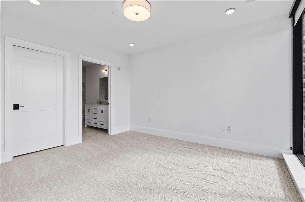 350 Oliver Avenue, Unit 1605 Pittsburgh, PA 15222 - Photo 19 of 40 a view of an empty room