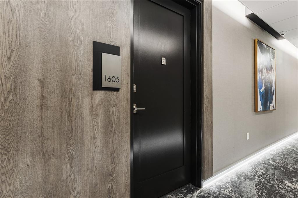 350 Oliver Avenue, Unit 1605 Pittsburgh, PA 15222 - Photo 24 of 40 a view of a hallway