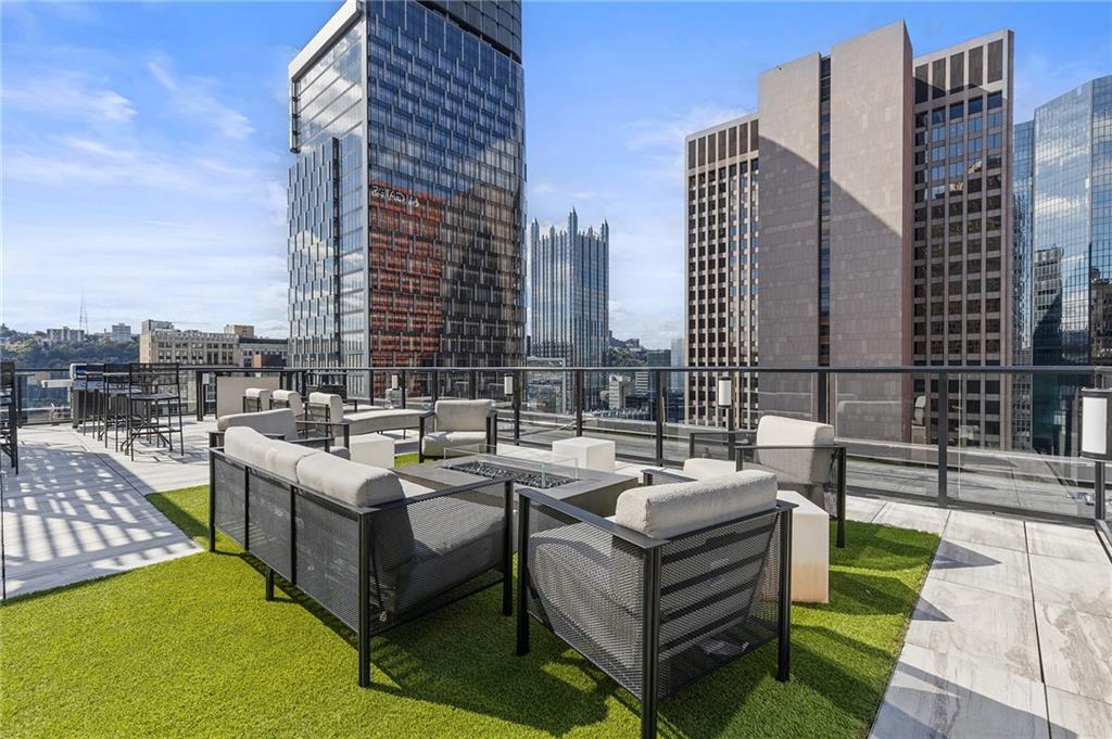 350 Oliver Avenue, Unit 1605 Pittsburgh, PA 15222 - Photo 30 of 40 a view of a city with tall buildings