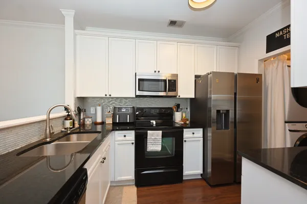 $1,700 | 7003 Lenox Village Drive, Unit B11, Nashville, TN 37211