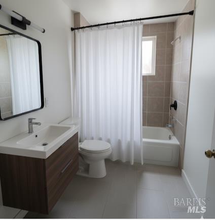 627 Maine Street, Unit D Vallejo, CA 94590 - Photo 4 of 5 a bathroom with a sink a toilet and a bathtub