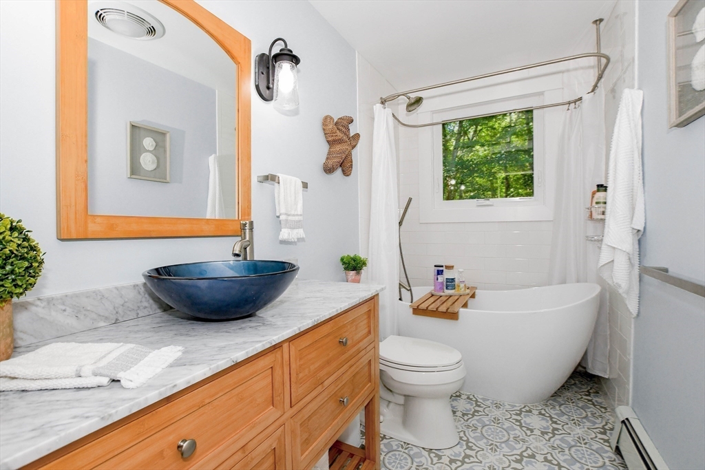 82 Dexter Road Marion, MA 02738 - Photo 20 of 41 Gallery Image 20